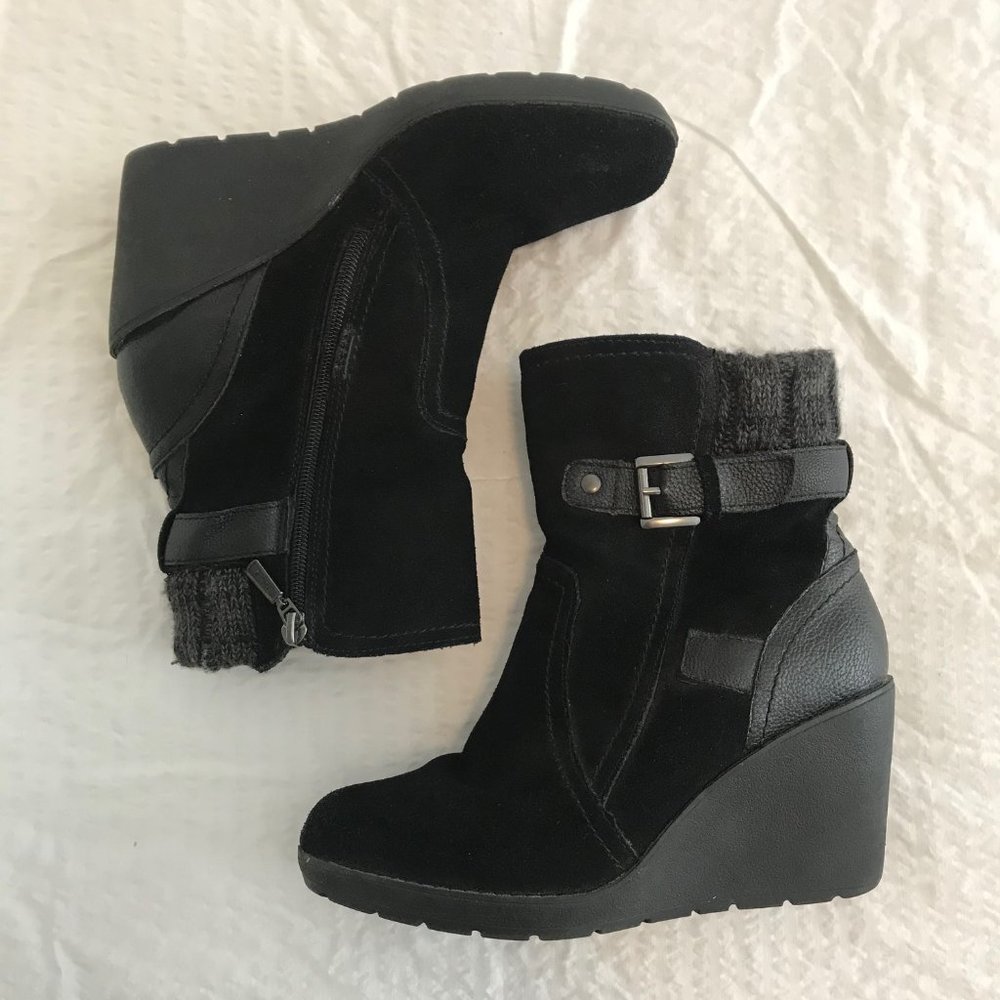 Khombu Black Suede Wedge Booties sz 8